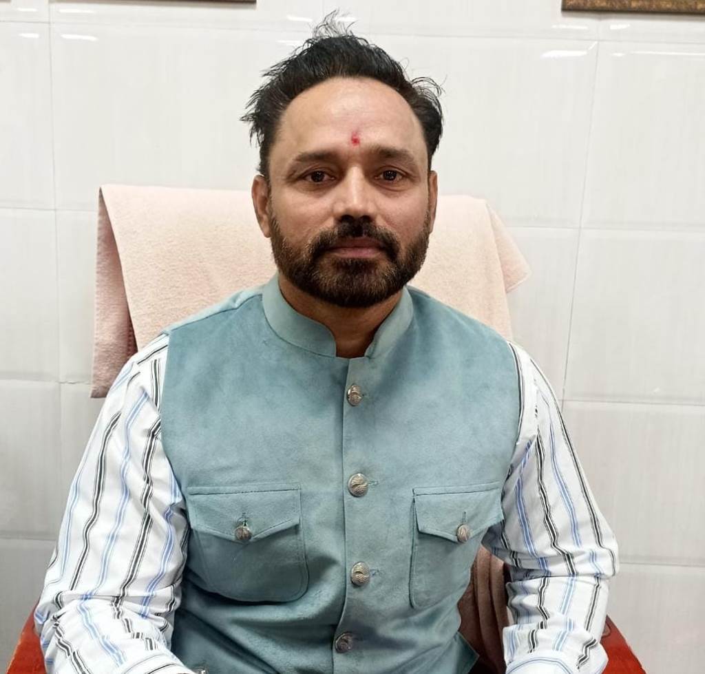 Chandigarh Municipal Corporation Senior Deputy Mayor Jasbir Singh Bunty strongly opposed the Municipal Corporations proposal to publicly shame waste throwers